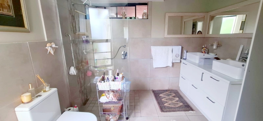 2 Bedroom Property for Sale in Upper Main Street Western Cape